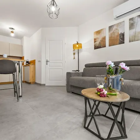 Appartement Saphir - Superbe 2 Pieces -piscine - Parking - A 1 Minute Roquebrune-Cap-Martin